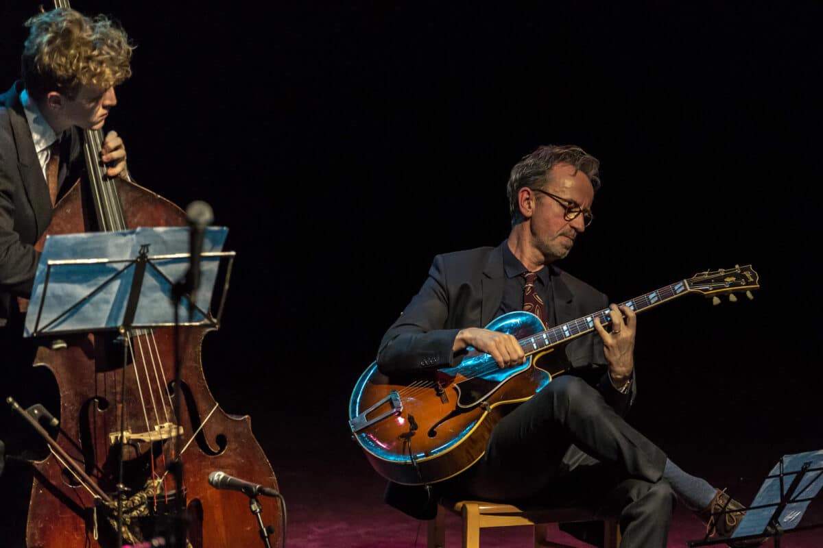 Tom Wheatley and Dave Kelbie in concert with The Dime Notes