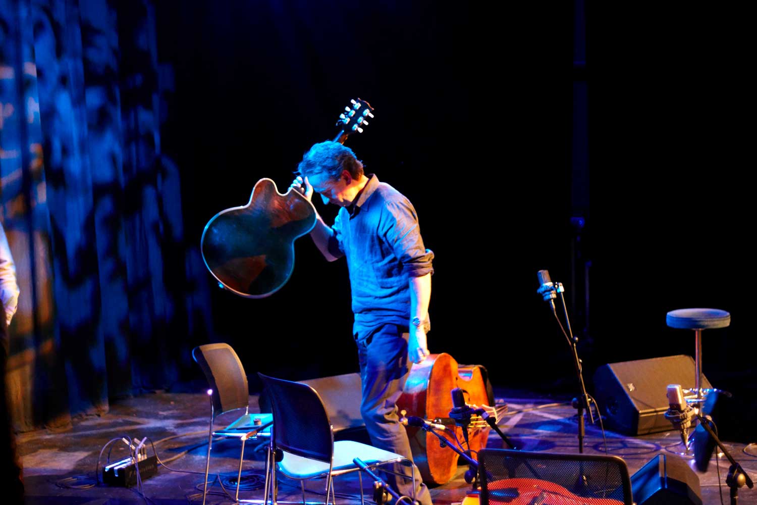 Dave Kelbie on stage with Django a la Creole used as a calendar image